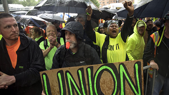 Union members and construction workers hold a rally on May 22 in Columbus Circle in New York City. (Drew Angerer/Getty Images)