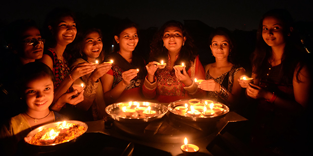 Diwali, Hindu festival of lights, is celebrated by more than just Hindus |  Pew Research Center